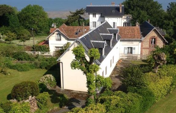 Les Grands Houx