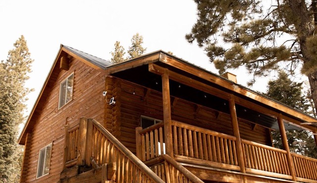 🏔Log Cabin Oasis w/hot tub and movie loft🏜