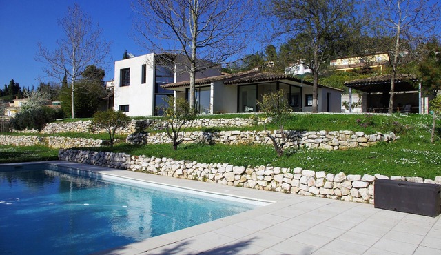 Maison Blanche, Quiet Villa With Large Swimming Pool