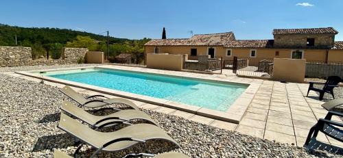 Mas d'exception 700m2 - 16 pers - 7 chambres & 7 sdb - Piscine & Spa