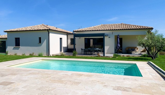 MODERN VILLA WITH POOL IN VAUNAGE