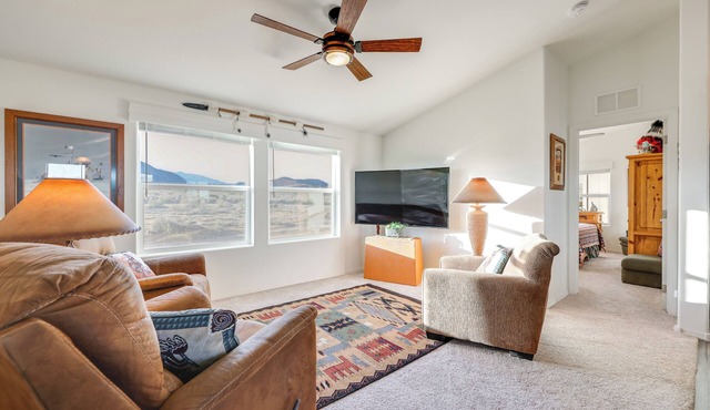 Mtn Views, 15 Mi to Dtwn Kingman: Family Home!