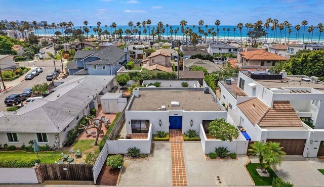 New! La Jolla Shores 2BD with Pool- Walk to Beach!