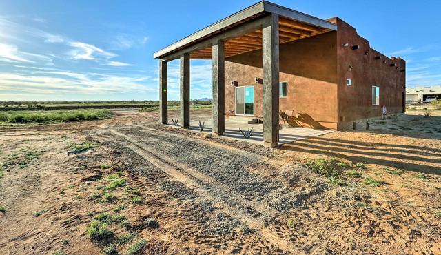 Pet-Friendly Wittmann Mountain Getaway w/ Views!