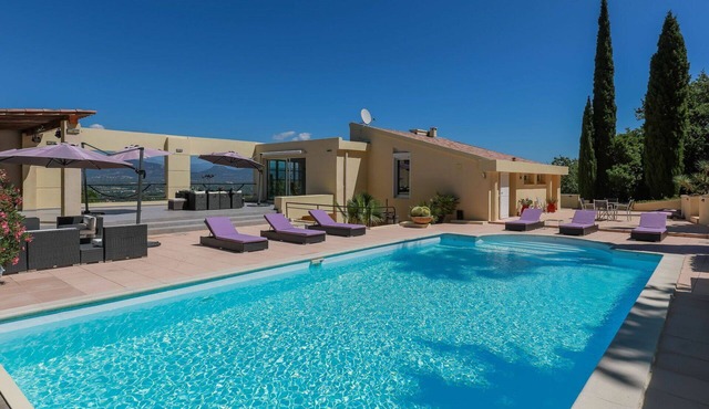 Private Villa with private pool, WIFI, A/C, hot tub, TV, terrace, pets allowed, panoramic view