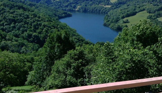 Randonnée portes de l'Aubrac Vue sur Lac 4 pers 2 chambres 2wc Mandailles
