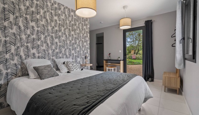 Room 'Chambre Graphique' with Private Terrace, Wi-Fi and Air Conditioning