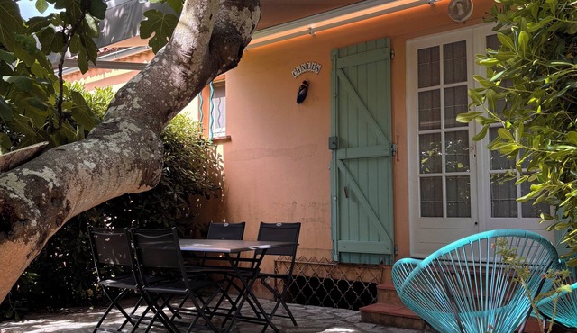 Saint Tropez, apartment 150 m from the bouillabaisse beach.