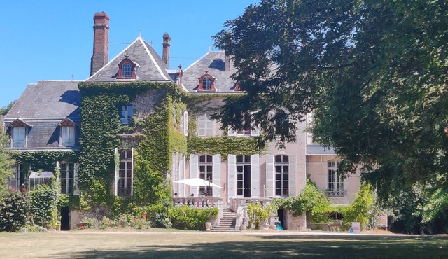 Small Château d'hôtes for a weekend in the countryside, calm and relaxing