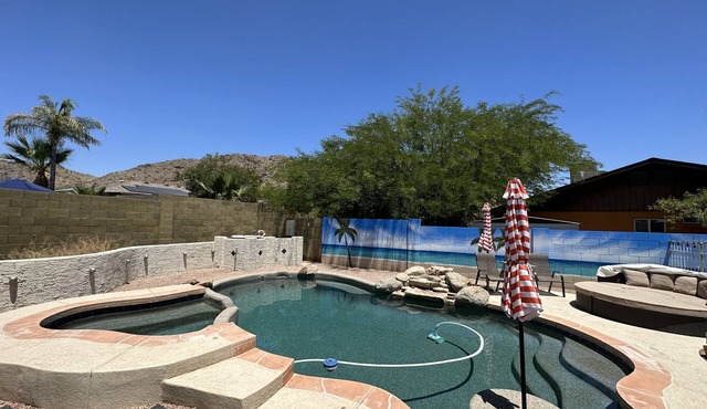 South Mountain FREE HEAT pool & Hot Tub Walk to Trails &Park
