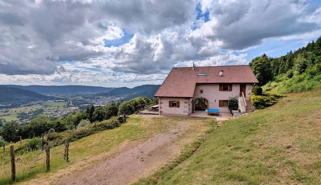 Spacious modern cottage, 8 pers, private terrace, pets allowed, WiFi