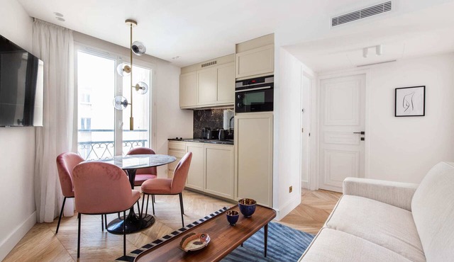 St Georges - Fabulous Two Bedroom in Paris