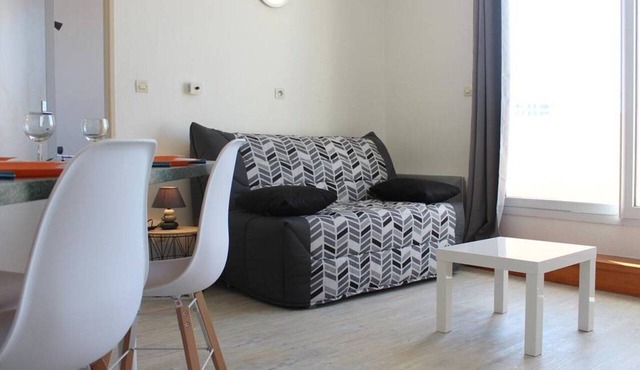 Studio Cabin La Rochelle with Balcony and Private Parking