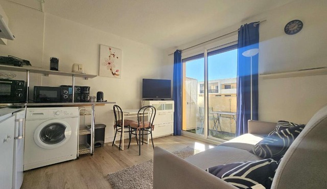 Studio lumineux avec balcon exposé sud, tout équipé et classé 2 étoiles. - FR-1-553-139
