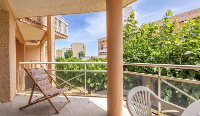 T2 with Pool, Terrace & Parking