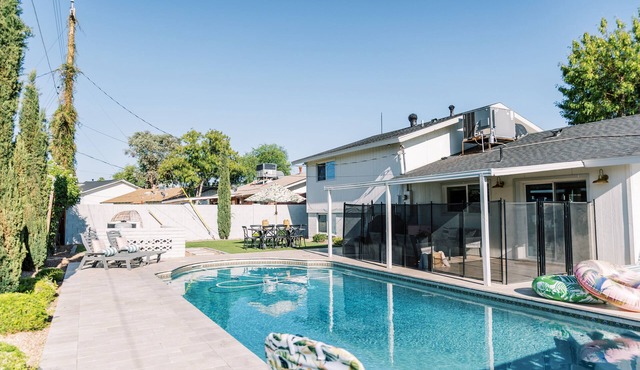 The Palm House- Sleeps 16, 2 suites, Pool + Heat option - Old Town Scottsdale