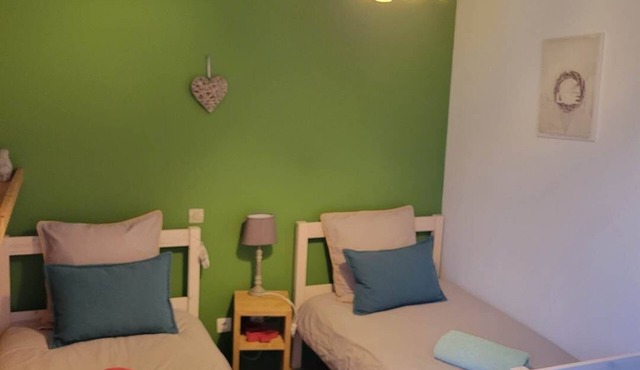 Twin room with separate single beds 90 cm (1/2 pers) 1 room available
