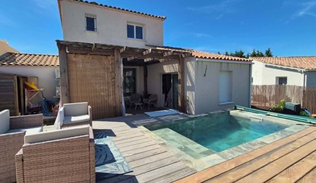 Villa 35 minutes from the sea