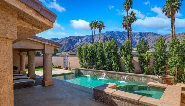 Villa Grand Prix - Sun-Drenched Poolside Bliss & Exclusive Courtyard