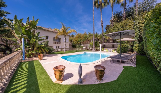 Villa in Cannes 300 meters form the sea - 5 bedrooms, garden and swimming pool