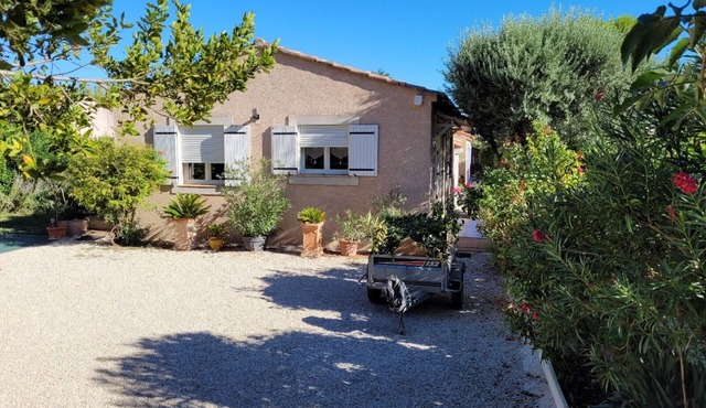 Villa meublée de Tourisme * for 2 pers. Quiet area with trees, Parking.