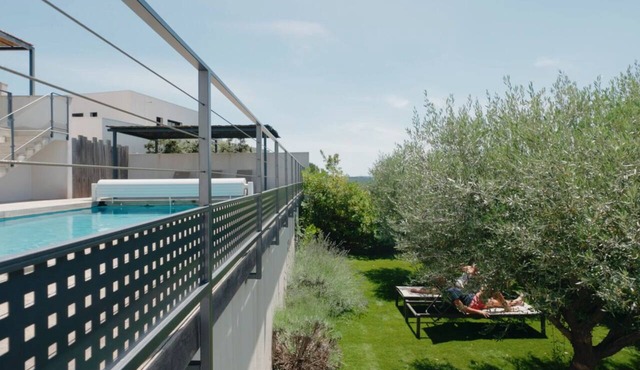Villa Neuve Contemporaine SUR LES Hauteurs D'uzes Avec Piscine Chauffee