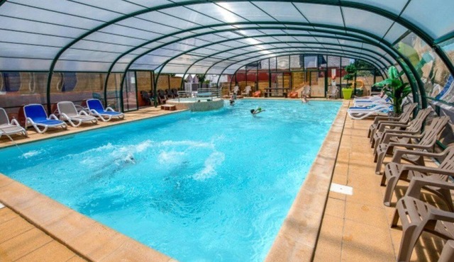 ZEcamping 4* 200m plage piscine couverte pet friendly tente TV 18m2