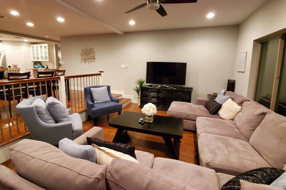 Photo of Livingroom in Paradise Valley Village