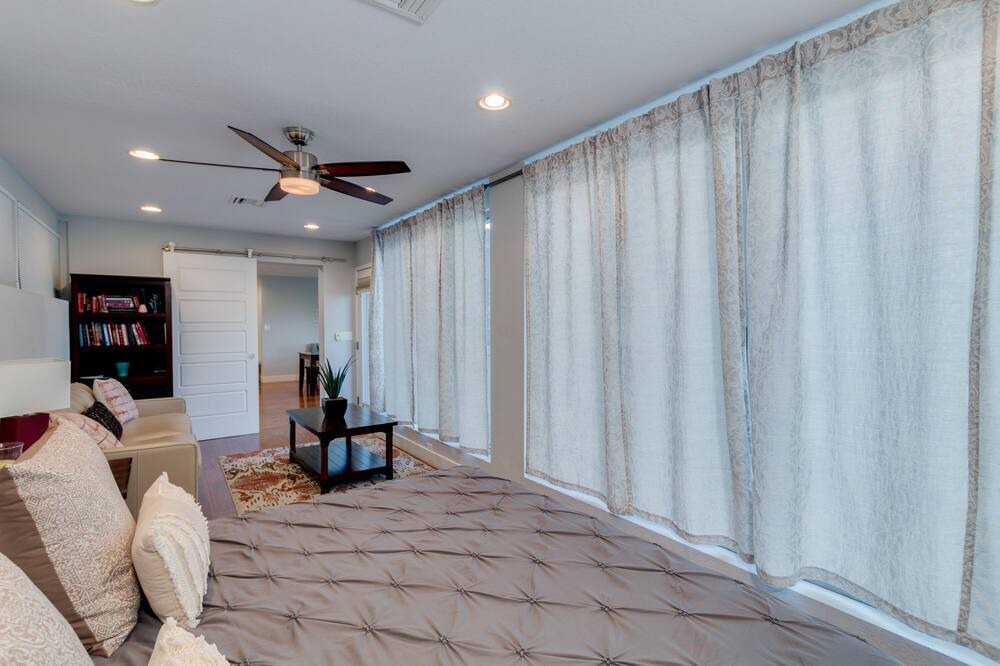 Photo of Bedroom in Paradise Valley Village