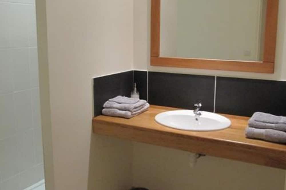 Photo of Bathroom in Roussennac