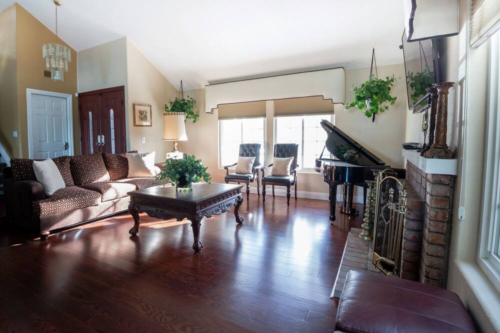 Photo of Livingroom in Allied Gardens