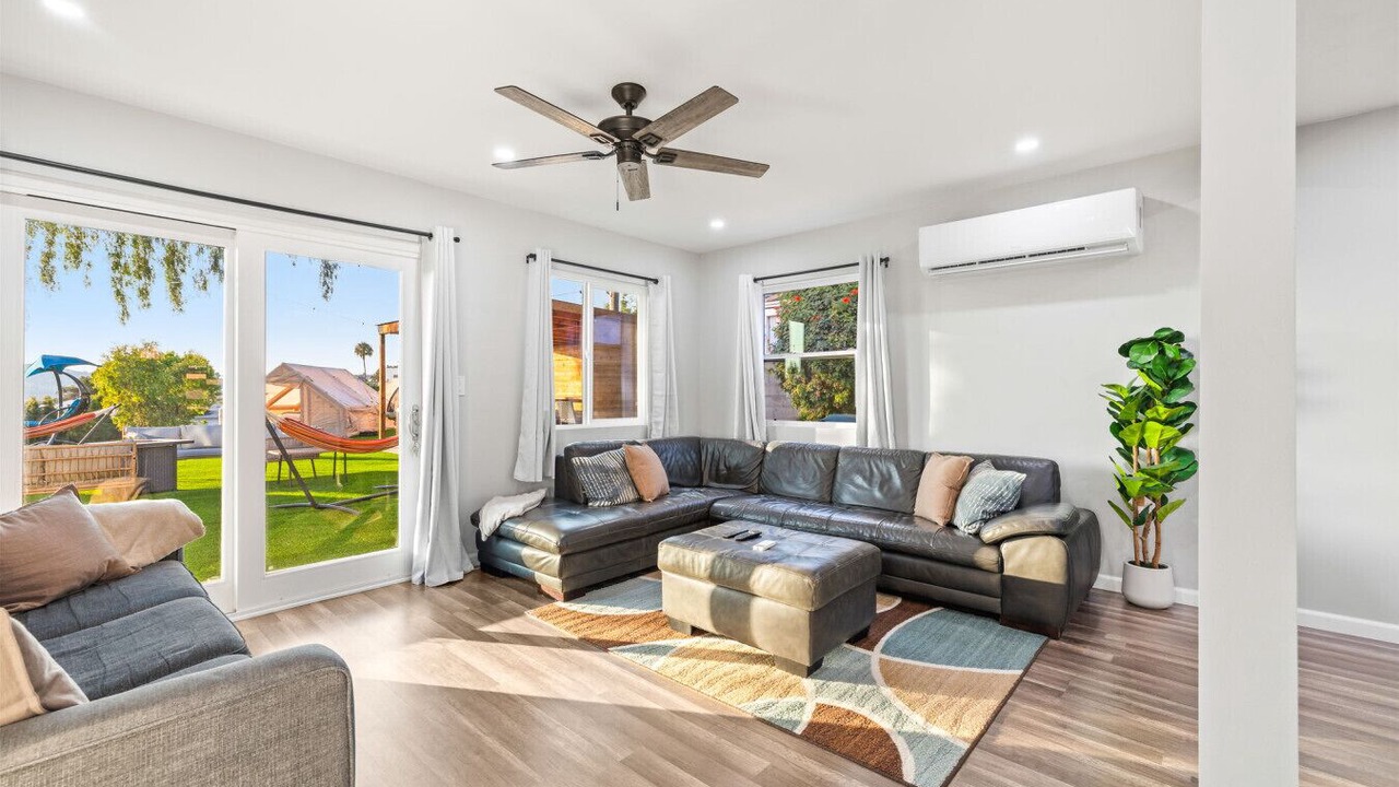 Photo of Livingroom in Bay Park