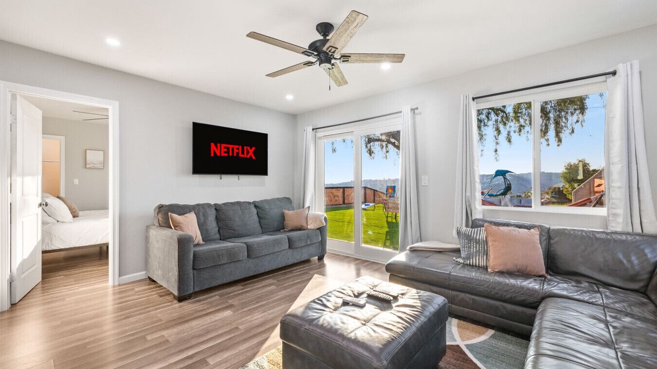 Photo of Livingroom in Bay Park