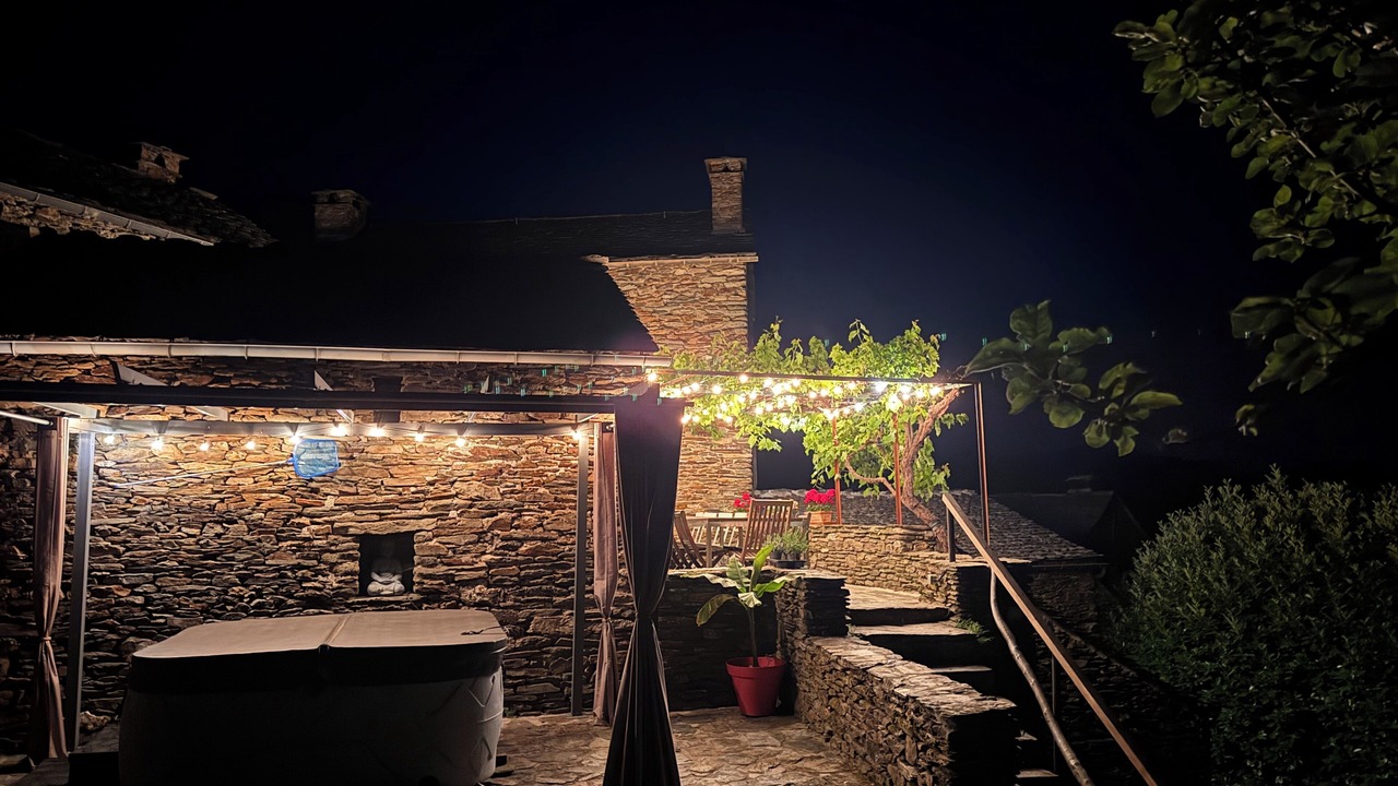 Photo of Patio Balcony in Saint-Frezal-de-Ventalon