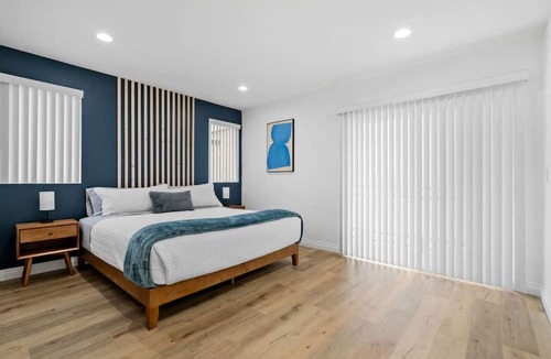 Lynwood House | Stylish New home Near DTLA, Disneyland, SOFI