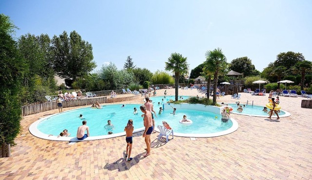 Luxe Sanitary XL 6 pers Villatent at 5-Star Camping Les Bois du Bardelet